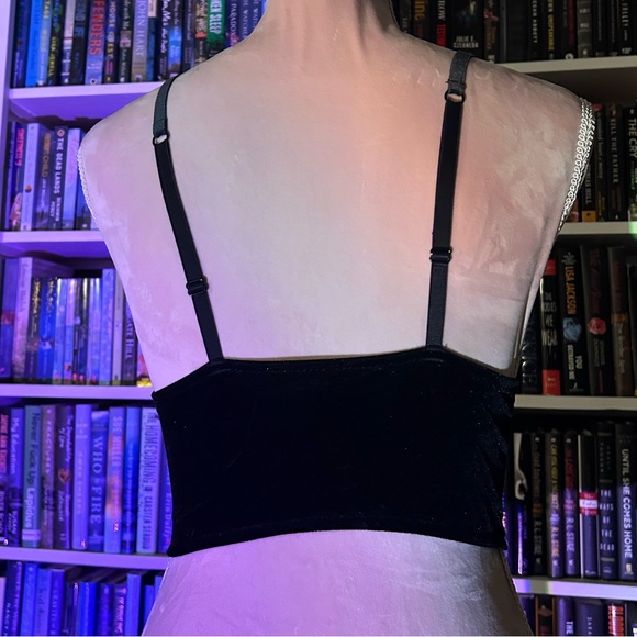 Velvet double strapped black push-up bra, clips in the front - Picture 4 of 7